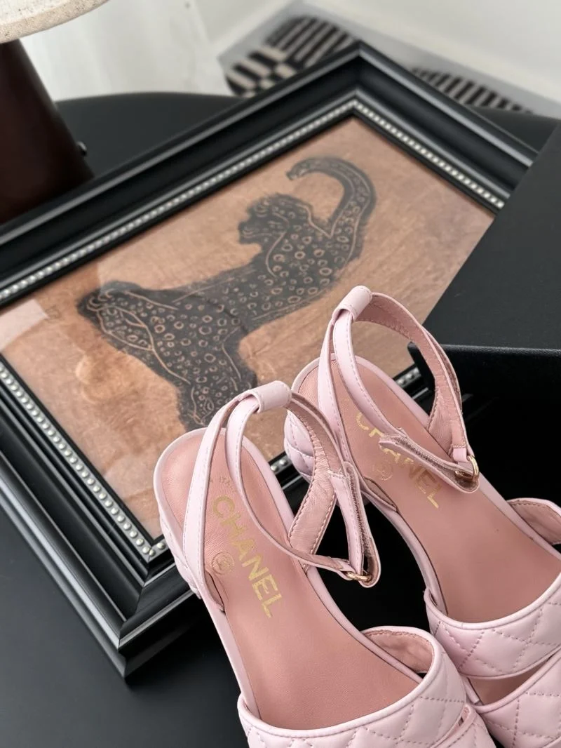 Chic Chanel Slippers 18740