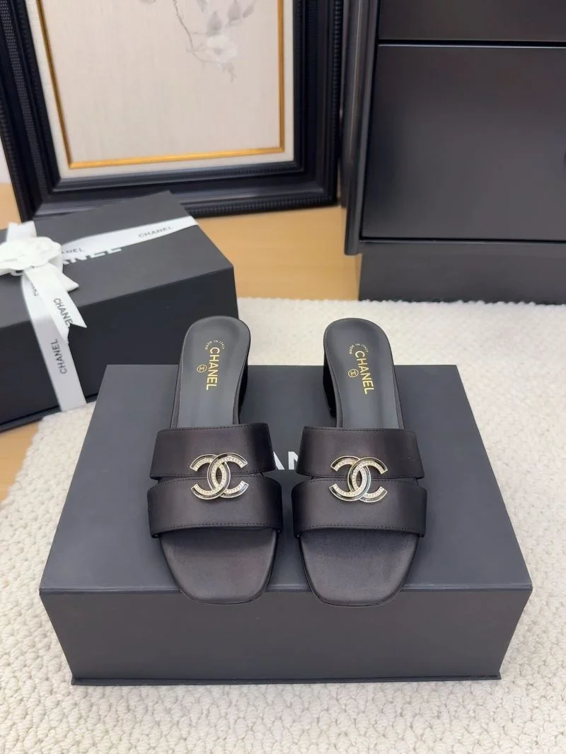 Timeless Chanel Slippers 18726