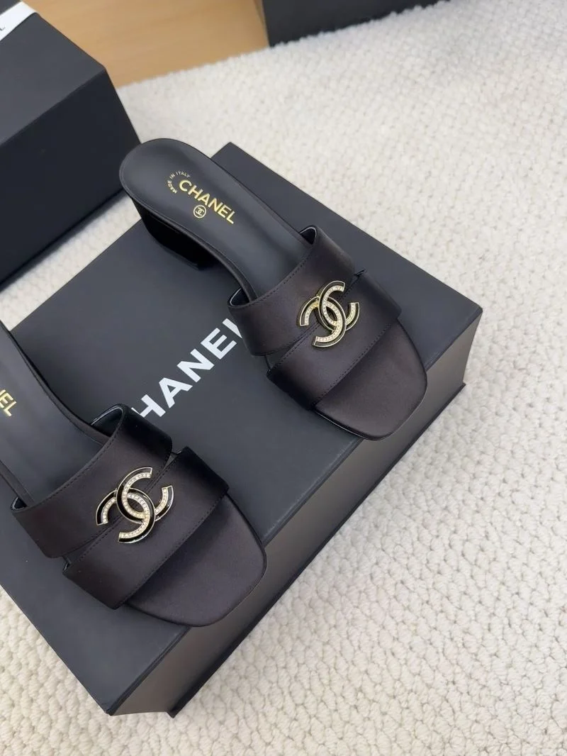 Timeless Chanel Slippers 18726