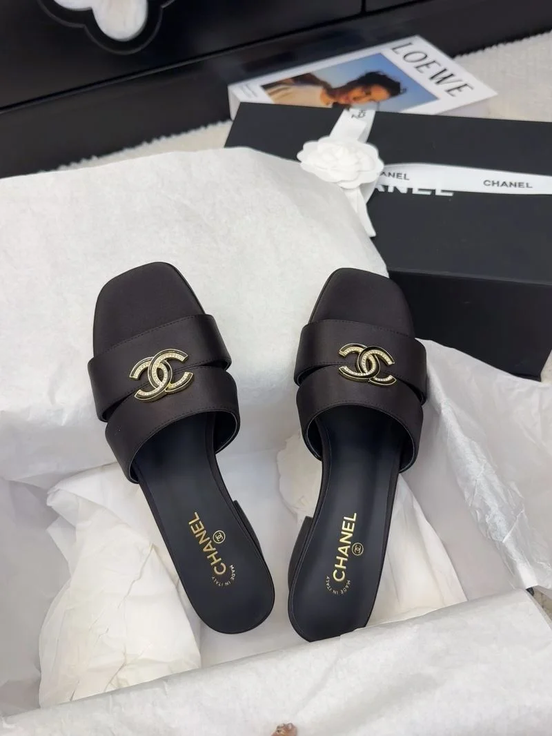 Timeless Chanel Slippers 18726