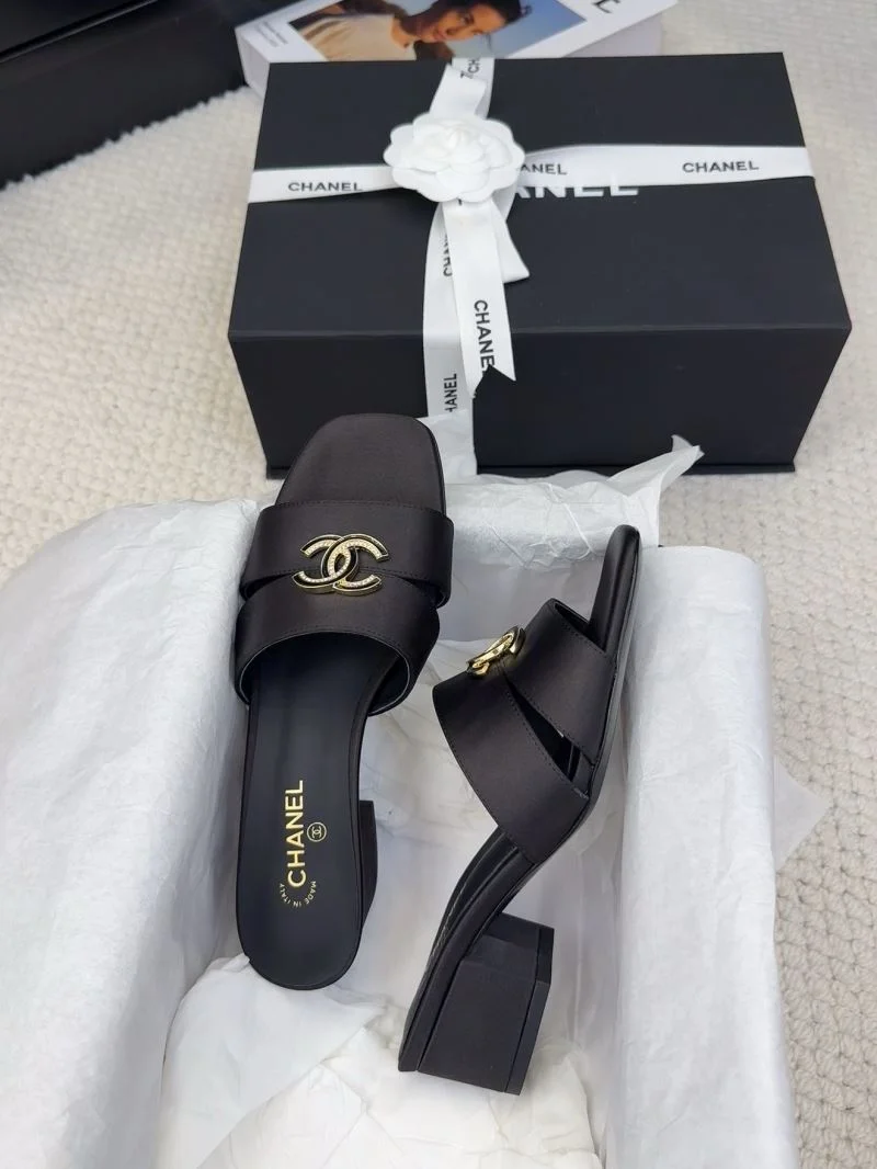 Timeless Chanel Slippers 18726