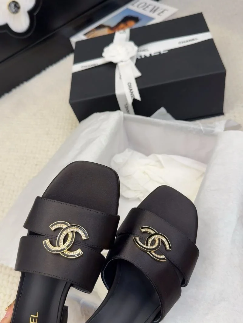Timeless Chanel Slippers 18726