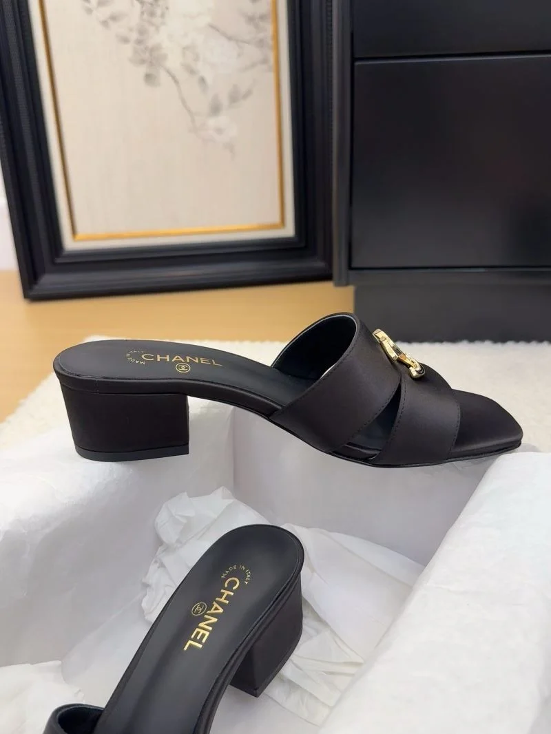 Timeless Chanel Slippers 18726