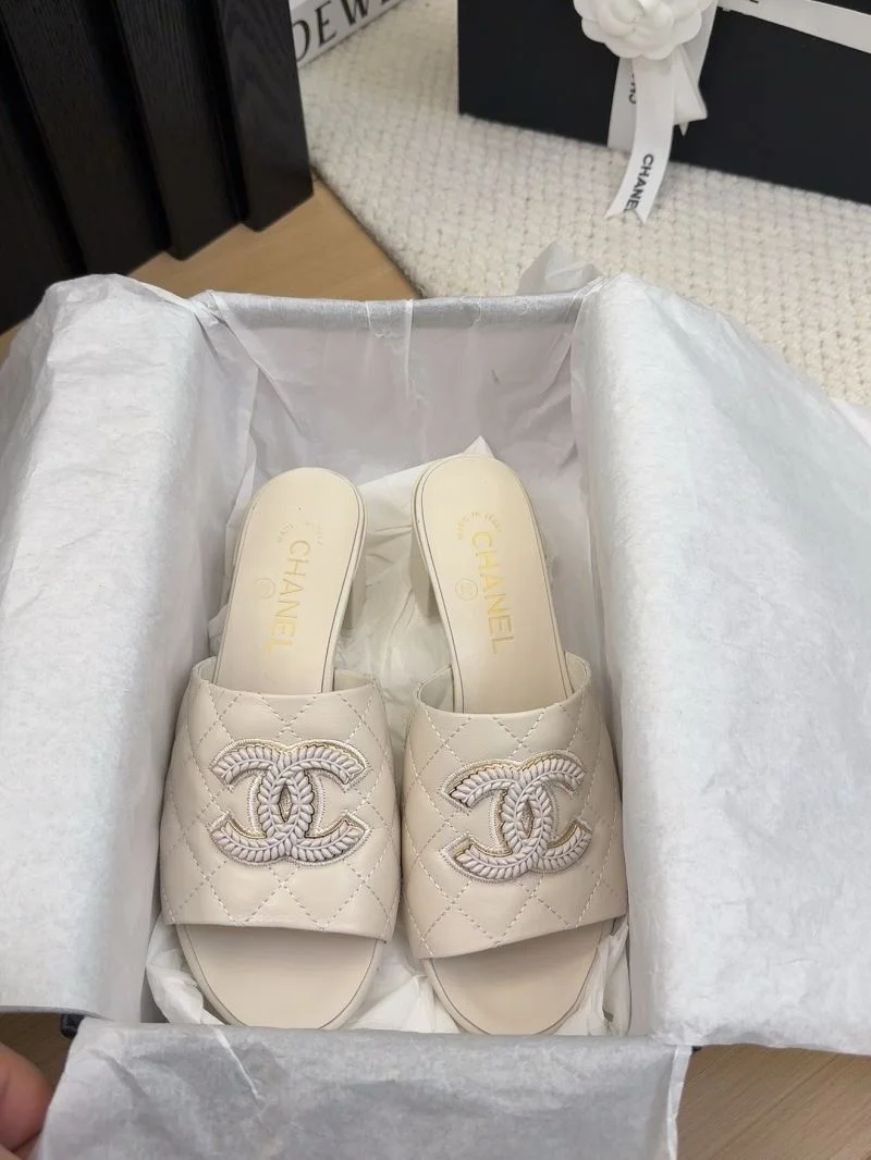 AllSeason Chanel Slippers 18711