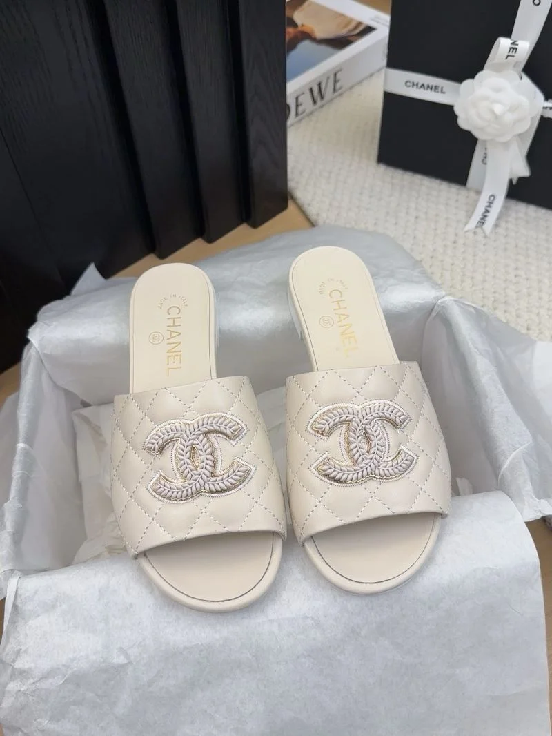 Chanel Slippers Vibrant 18720