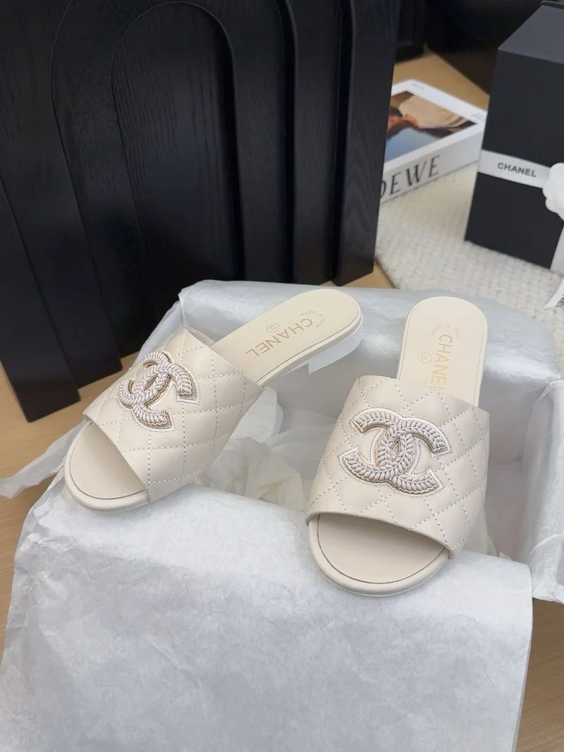Chanel Slippers Vibrant 18720