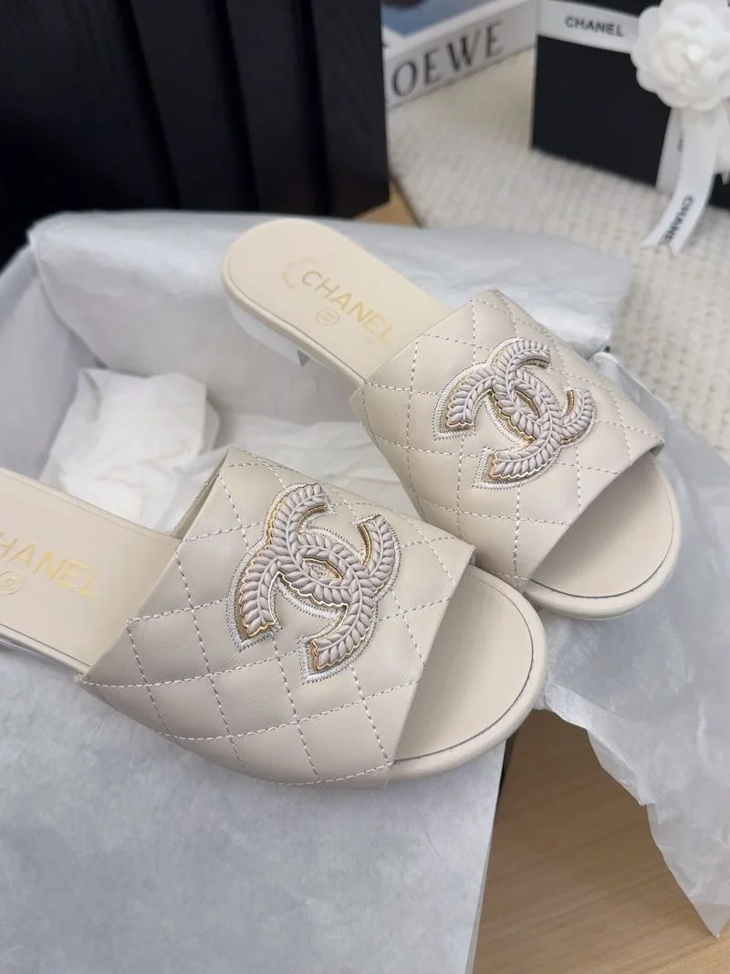 Chanel Slippers Vibrant 18720