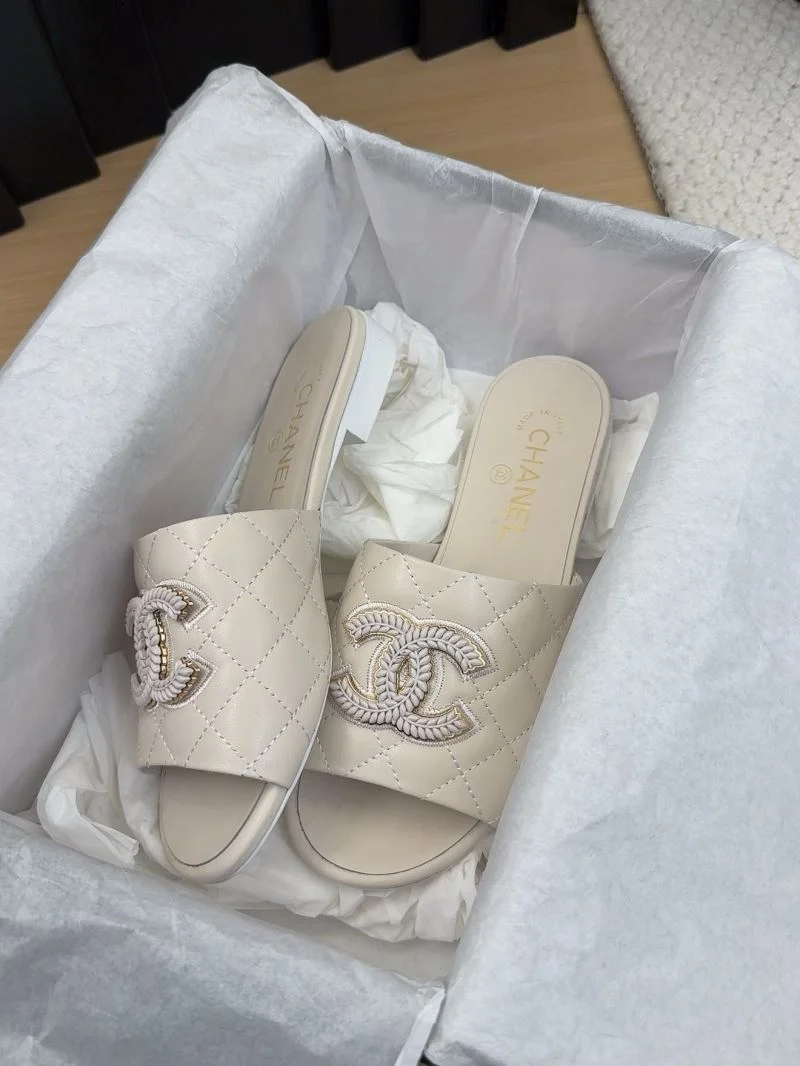 Chanel Slippers Vibrant 18720