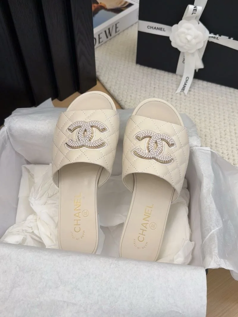 Chanel Slippers Vibrant 18720