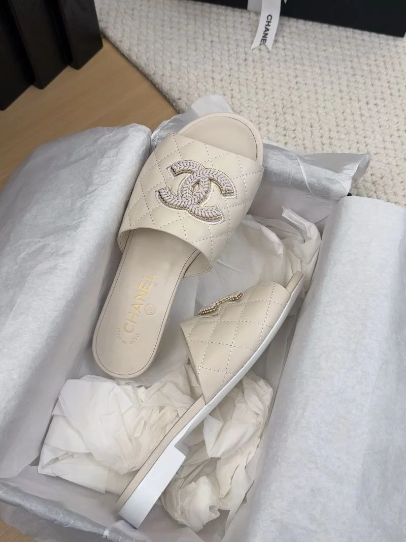 Chanel Slippers Vibrant 18720