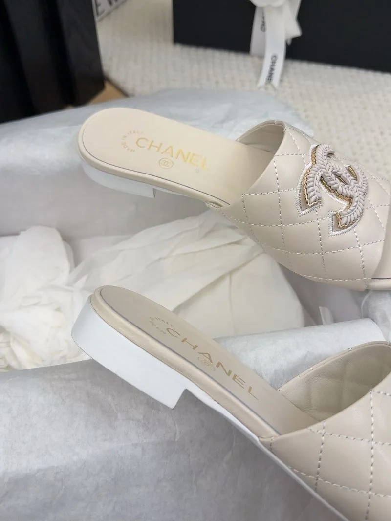 Chanel Slippers Vibrant 18720