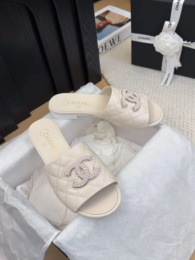 Chanel Slippers Vibrant 18720