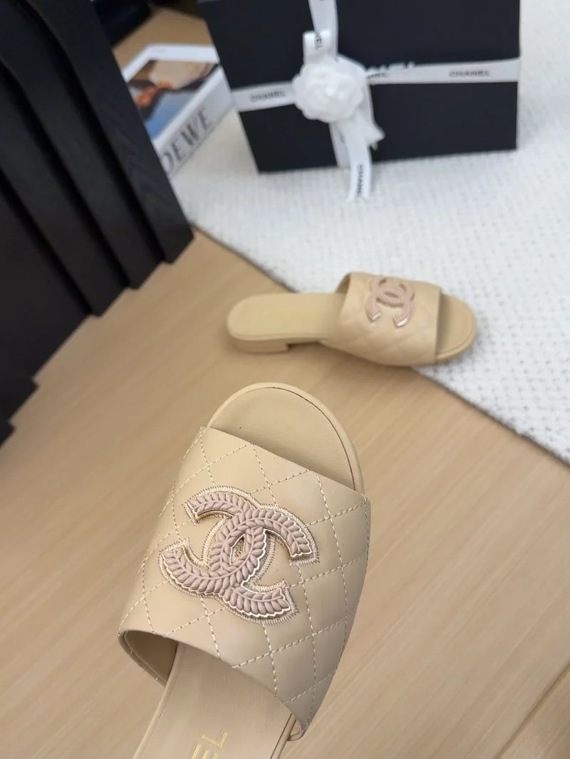 Fashionable Chanel Slippers 18770