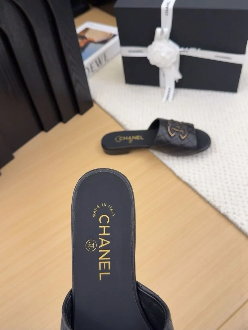 Chanel Slippers Effortless 18712