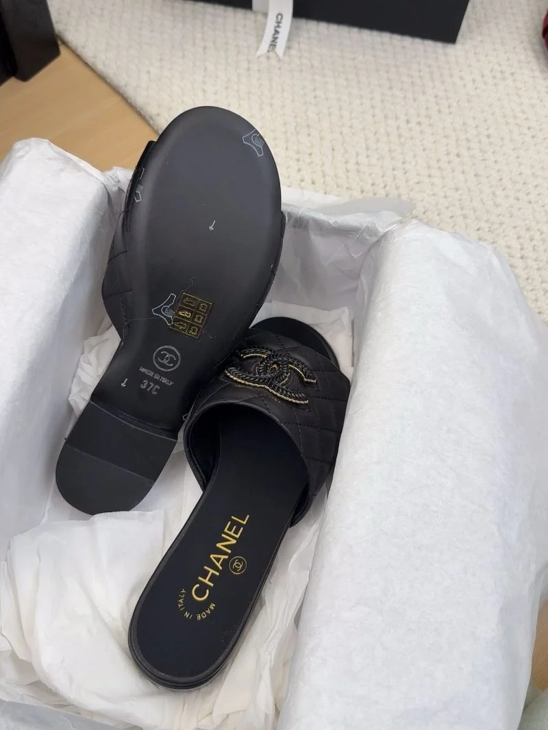 Chanel Slippers Effortless 18712