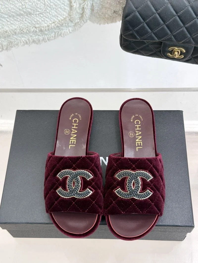 Unique Chanel Slippers 18699