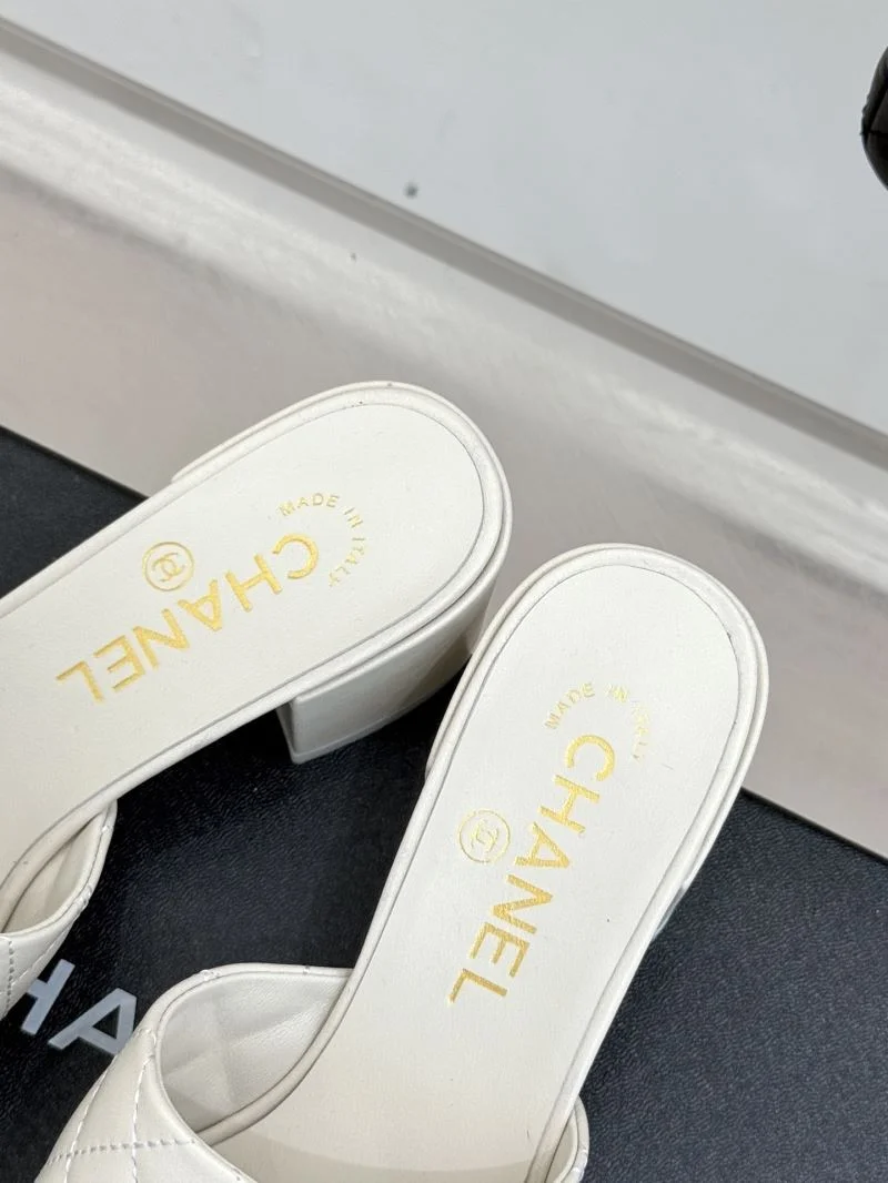 Unique Chanel Slippers 18696