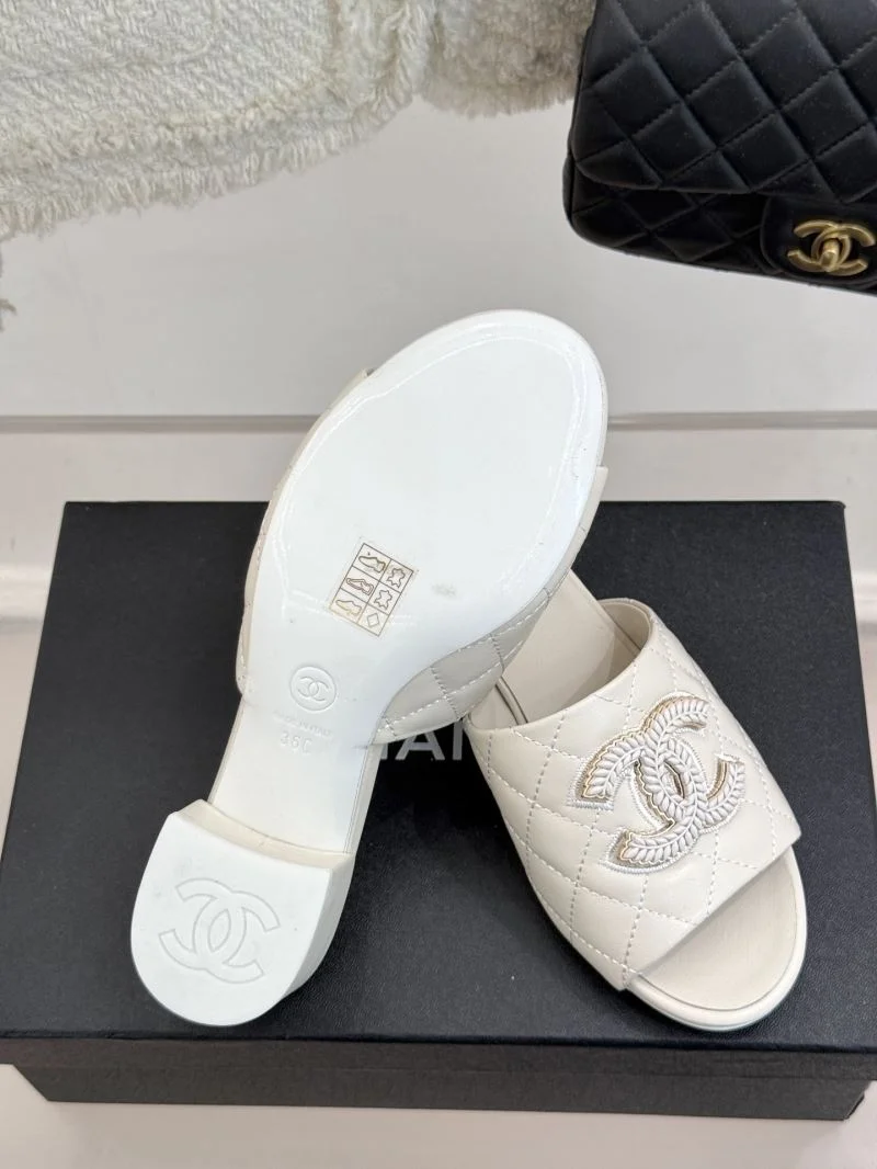 Unique Chanel Slippers 18696