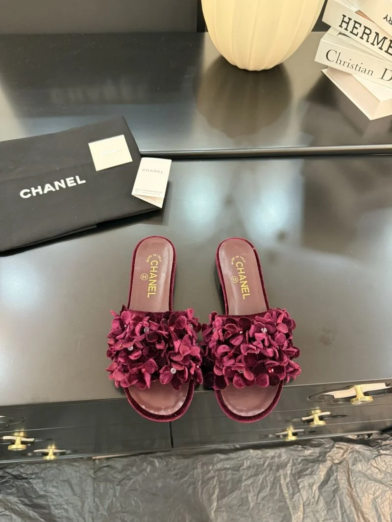 Chanel Slippers Trendsetting 18688