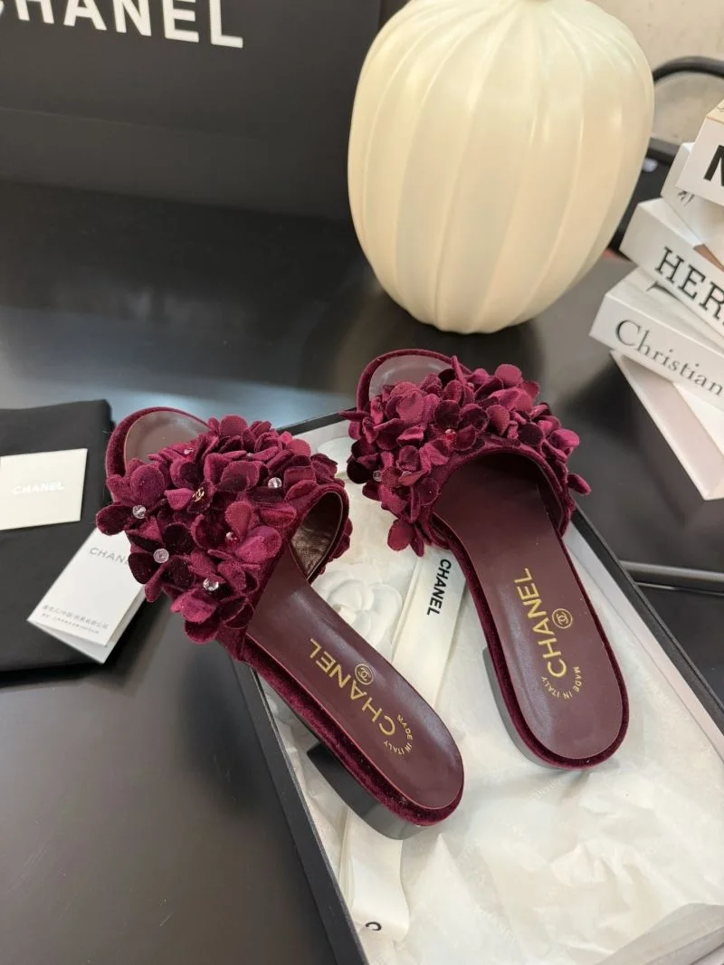 Chanel Slippers Trendsetting 18688