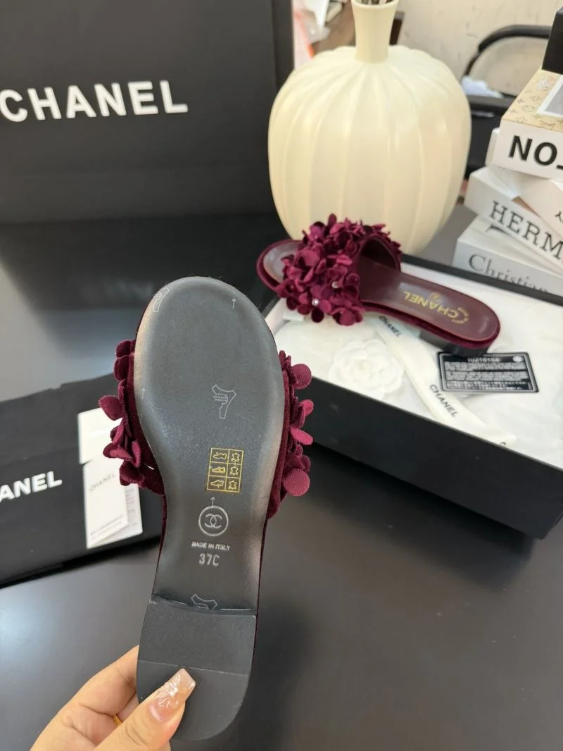 Chanel Slippers Trendsetting 18688