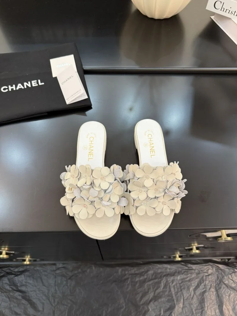 Modern Chanel Slippers 18686