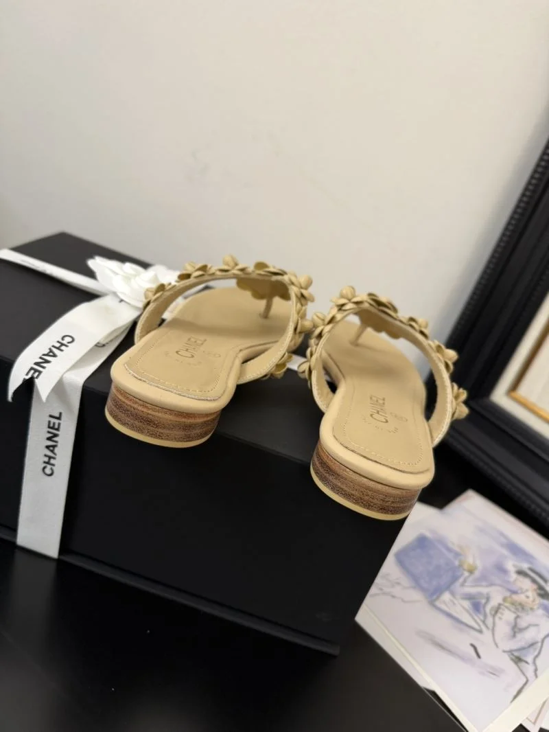 Neat Chanel Slippers 18701