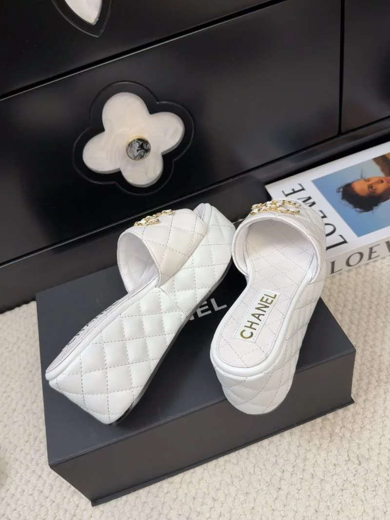 Chanel Slippers Lightweight 18652