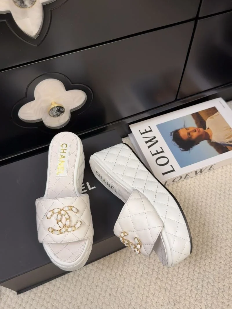 Chanel Slippers Lightweight 18652