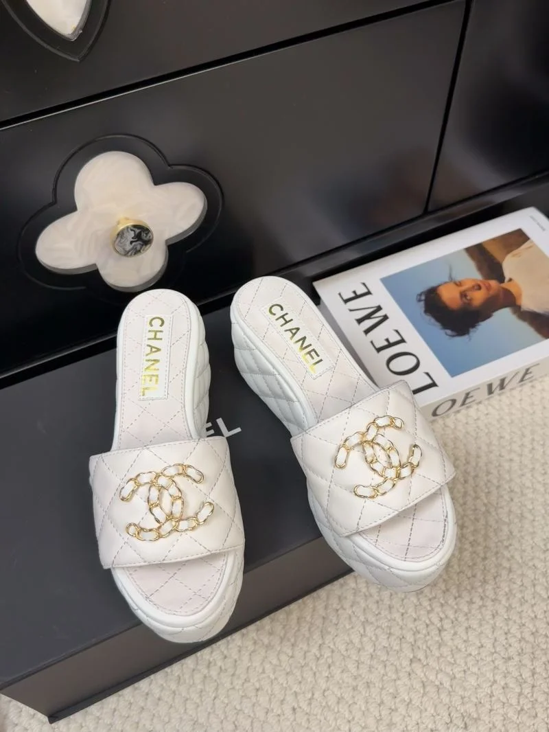 Chanel Slippers Lightweight 18652