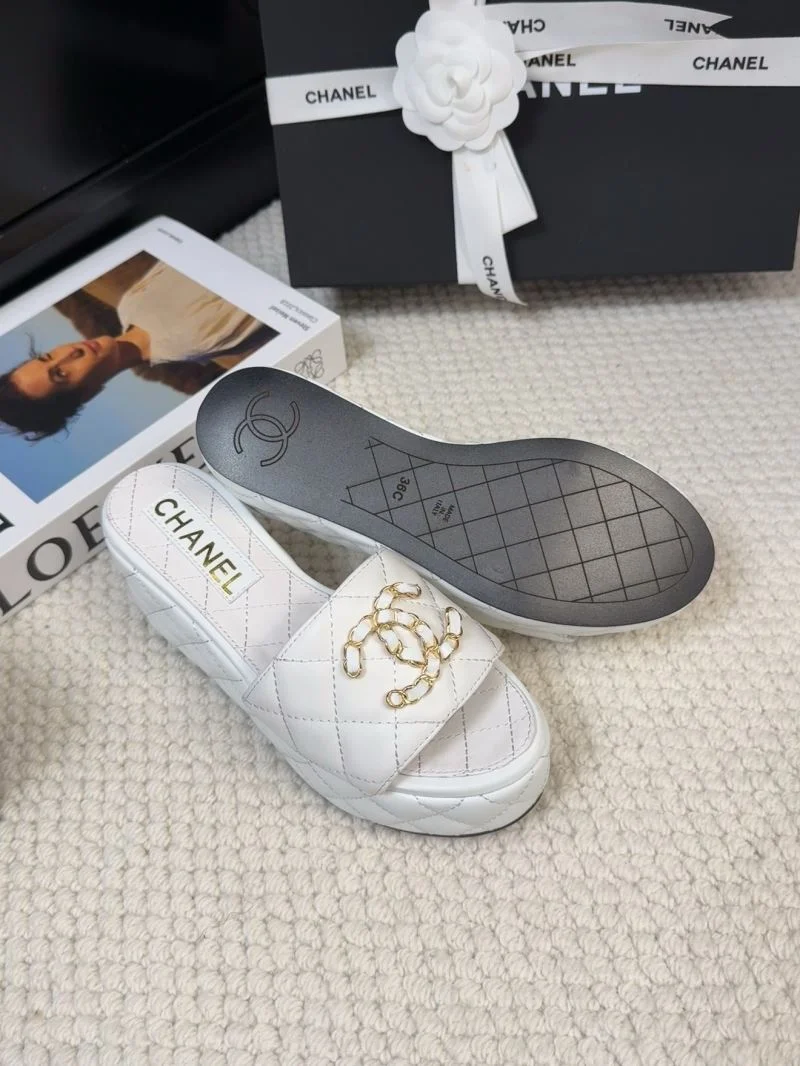 Chanel Slippers Lightweight 18652