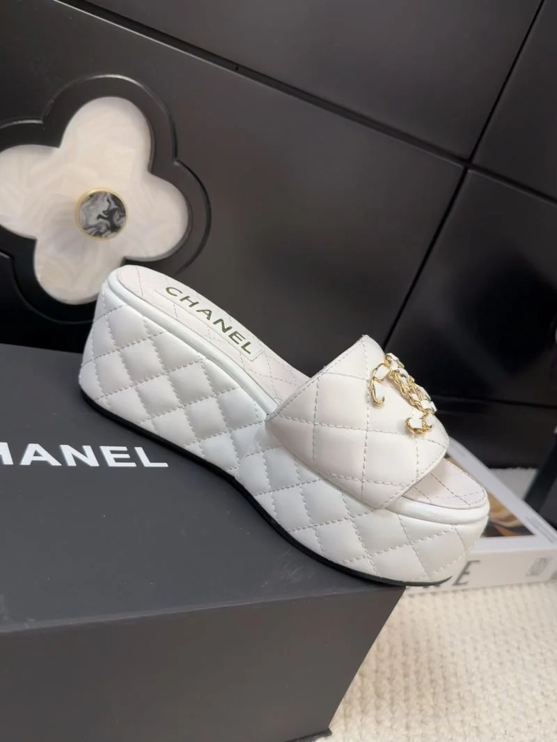 Chanel Slippers Lightweight 18652