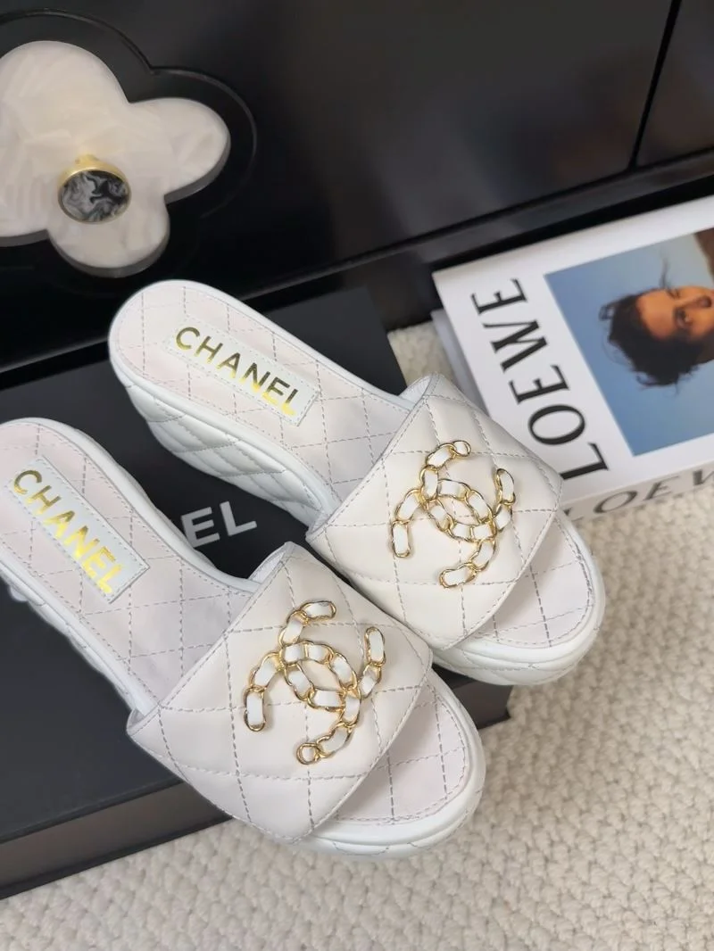 Chanel Slippers Lightweight 18652