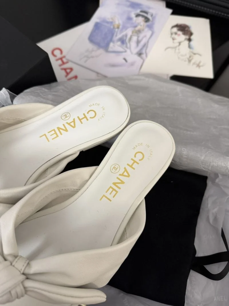 Unisex Chanel Slippers 18643