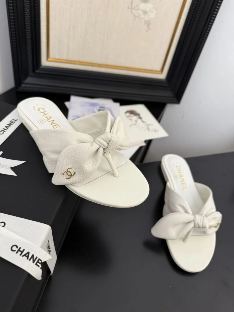 Unisex Chanel Slippers 18643