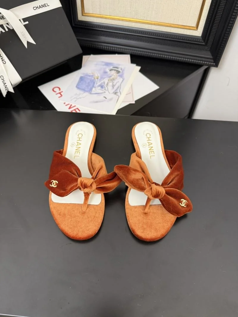 Minimalist Chanel Slippers 18654