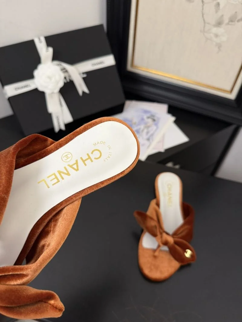 Minimalist Chanel Slippers 18654