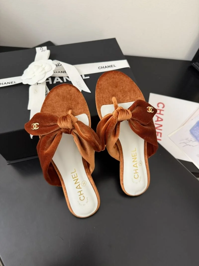 Minimalist Chanel Slippers 18654