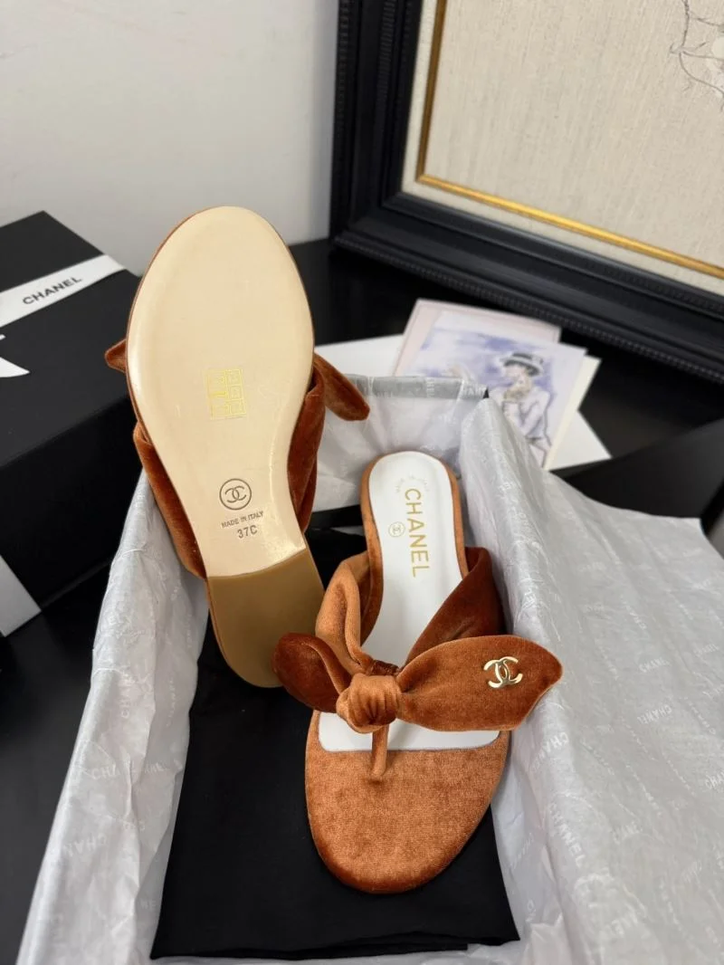 Minimalist Chanel Slippers 18654