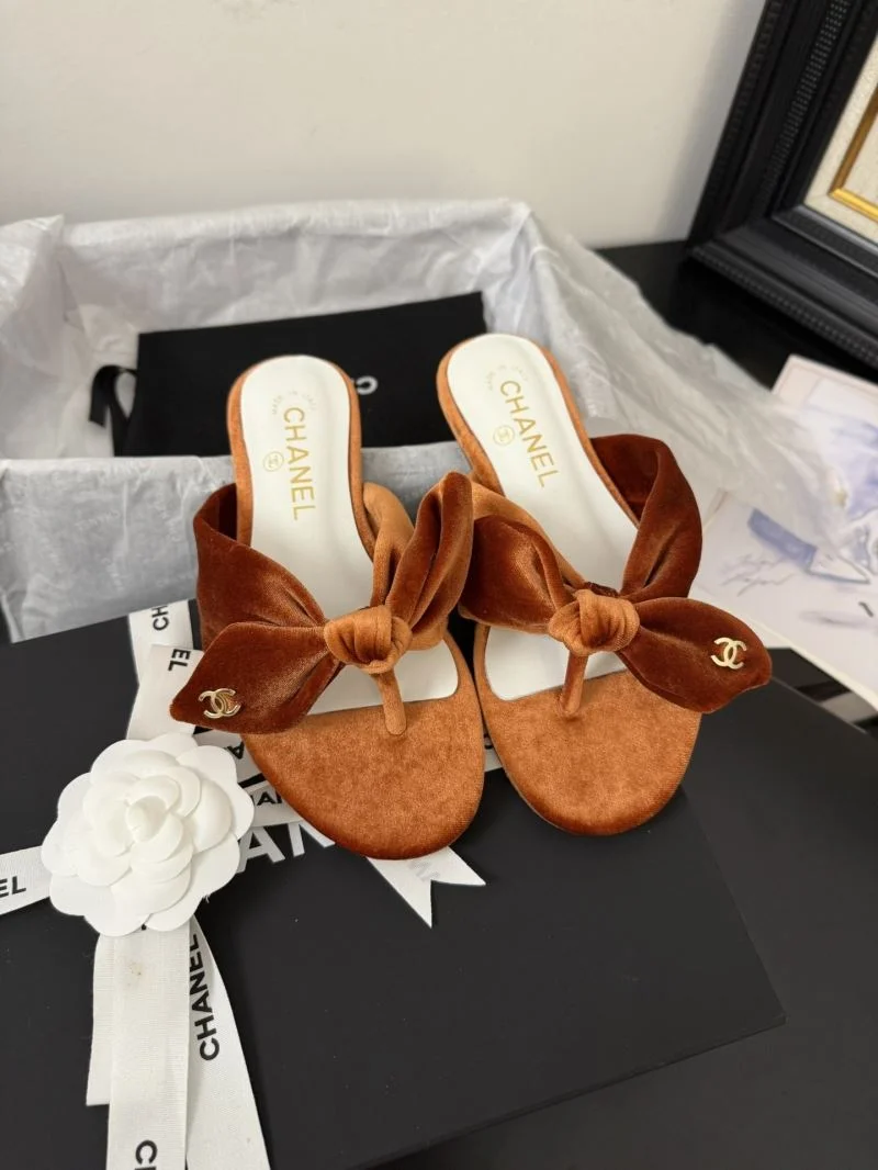 Minimalist Chanel Slippers 18654
