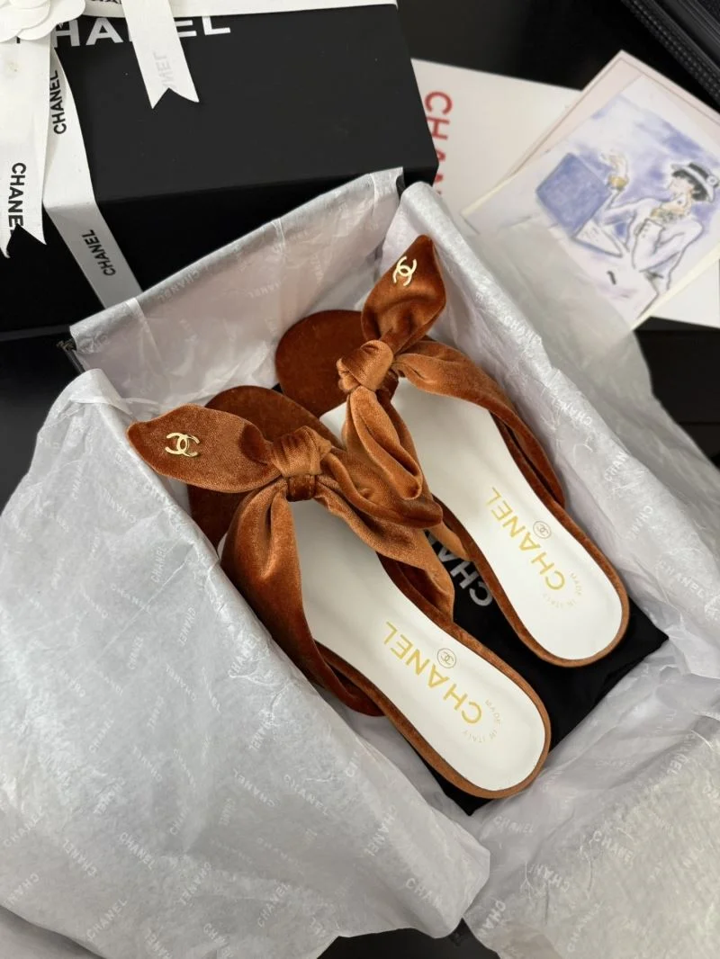 Minimalist Chanel Slippers 18654