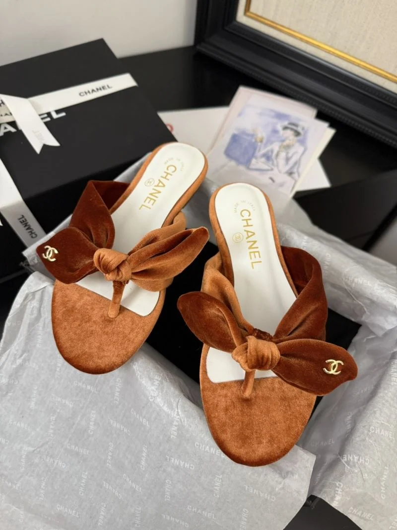 Minimalist Chanel Slippers 18654