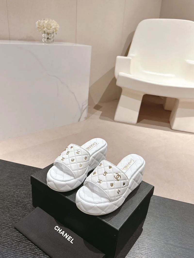 Chanel Slippers UrbanChic 18705
