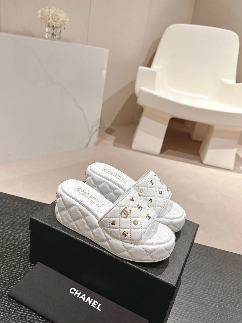 Chanel Slippers UrbanChic 18705
