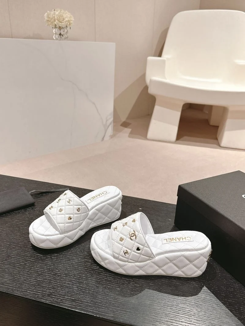 Chanel Slippers UrbanChic 18705