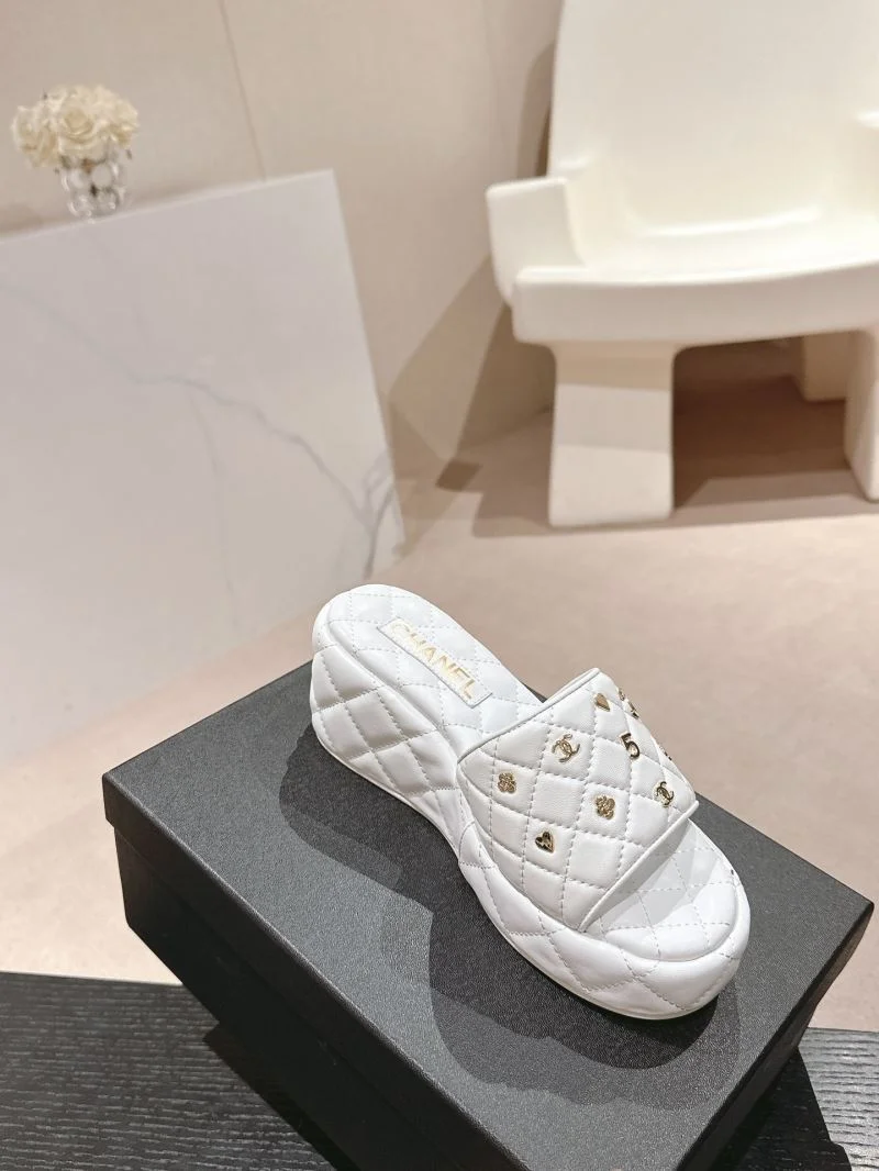 Chanel Slippers UrbanChic 18705