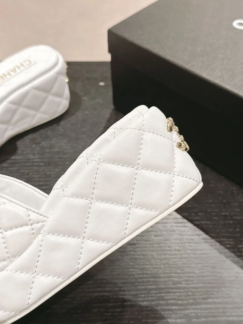 Chanel Slippers UrbanChic 18705