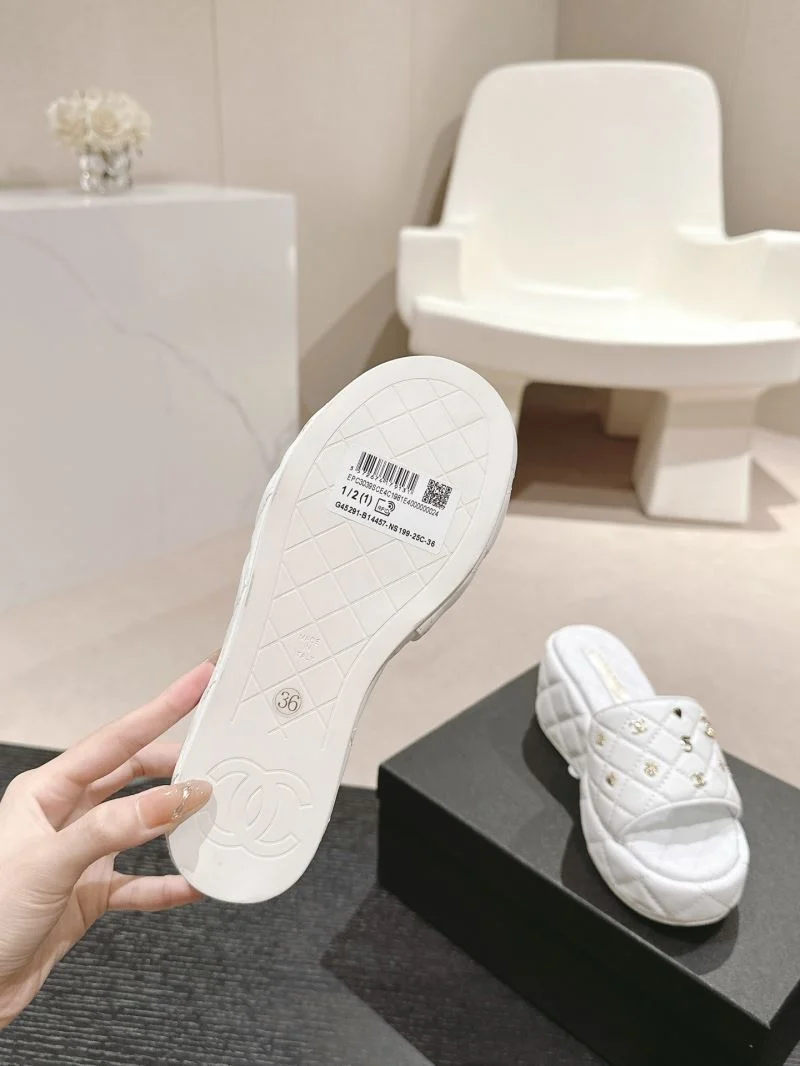 Chanel Slippers UrbanChic 18705
