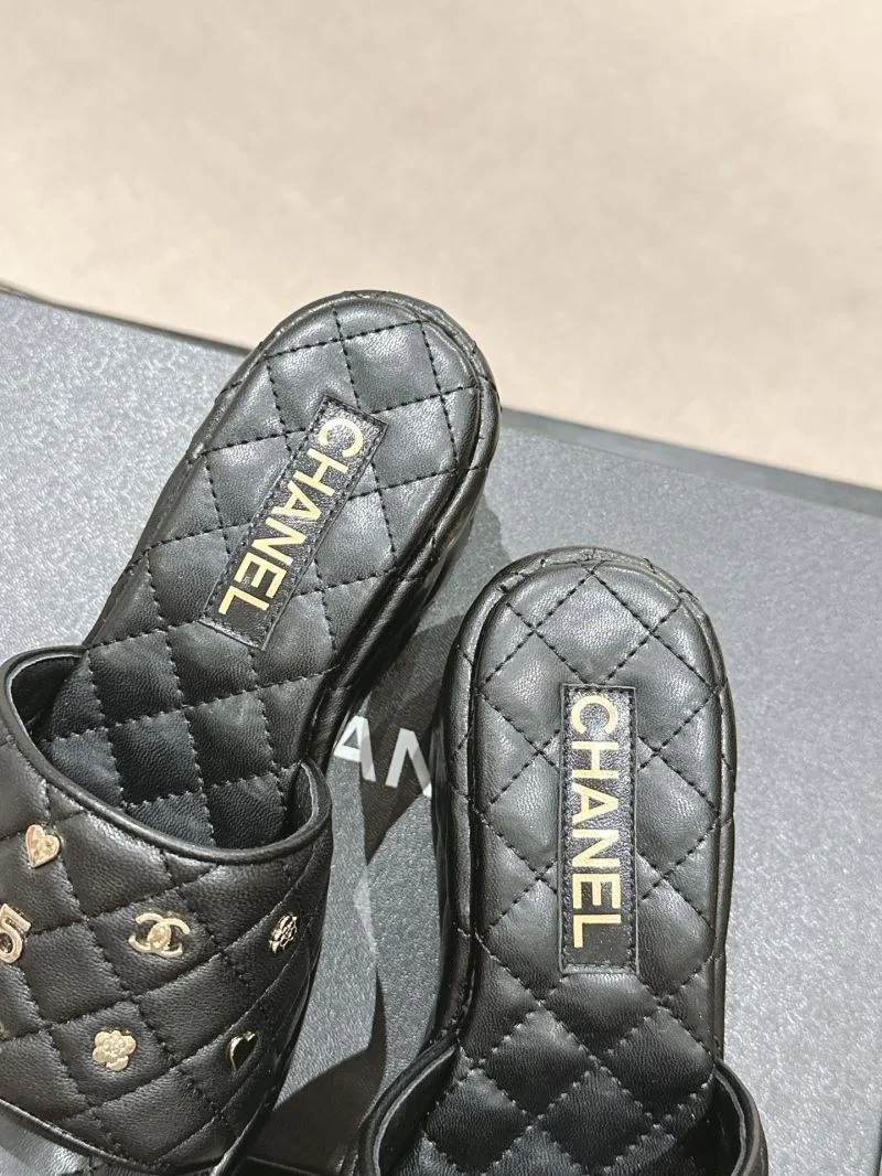 Chanel Slippers RelaxedFit 18737
