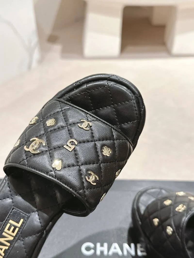 Chanel Slippers RelaxedFit 18737